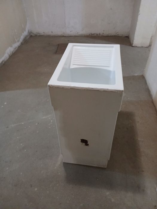 Tanque de lavar roupa com tampa