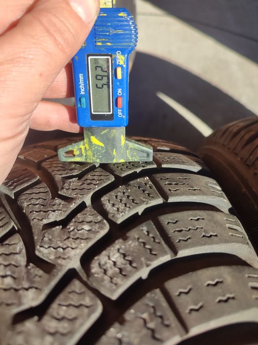 Komplet opon Falken EuroWinter HS01 SUV 225/65/17  106H