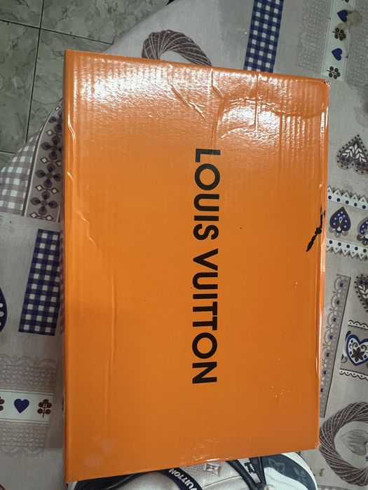 Vendo ly vitton
