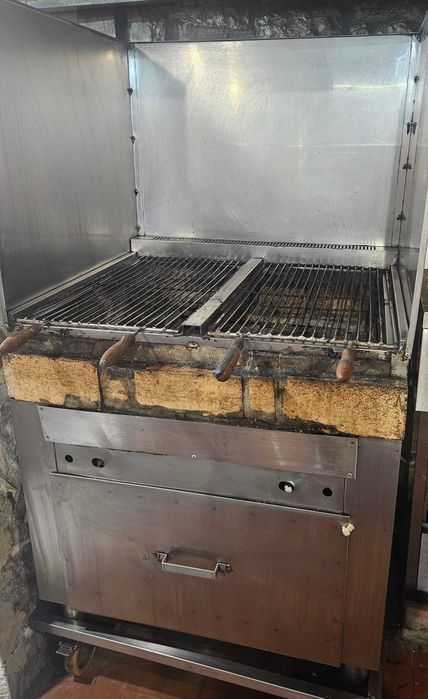 Grelhador a Carvão Profissional Duplo em Inox (com Tijolo Refratário)