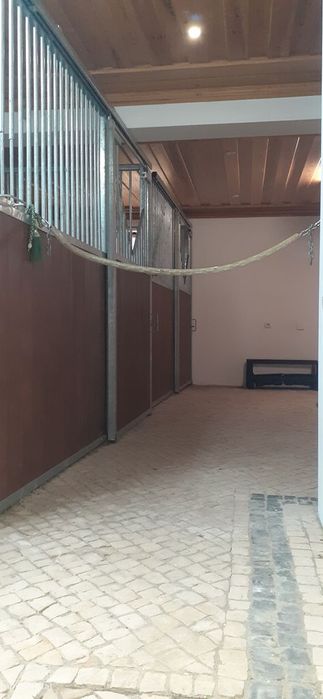 Moradia com boxes e terraços