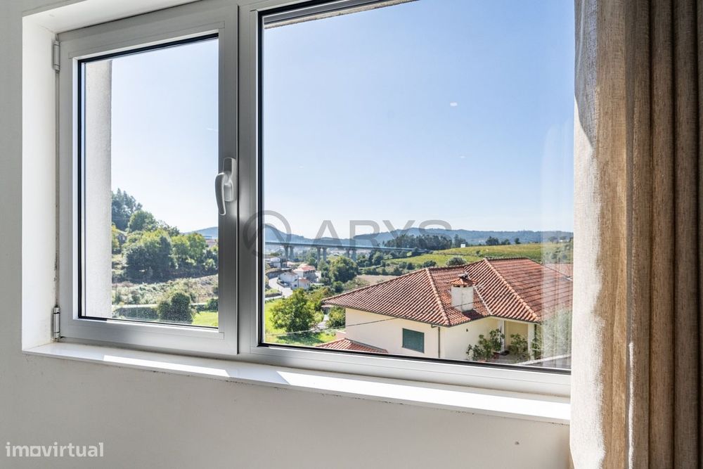 Apartamento T3 com garagem e jardim privativo