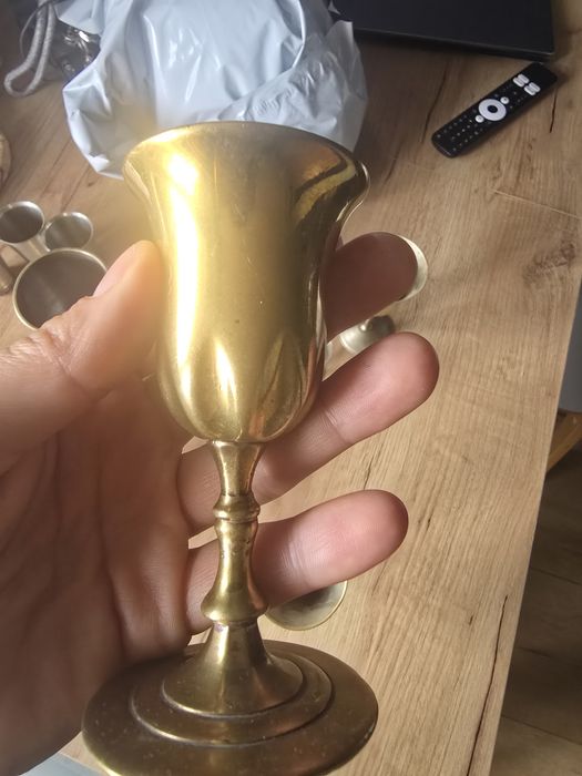 Zestaw kieliszków i kufli