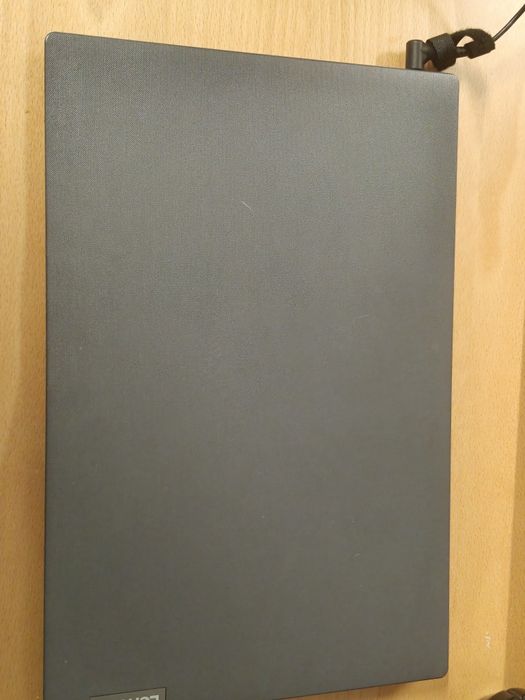 Vendo Lenovo V15-iil . I5 8gb 256 SSD 82c500