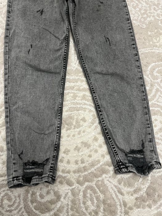 Джинсова юбка та джинси сірого кольору