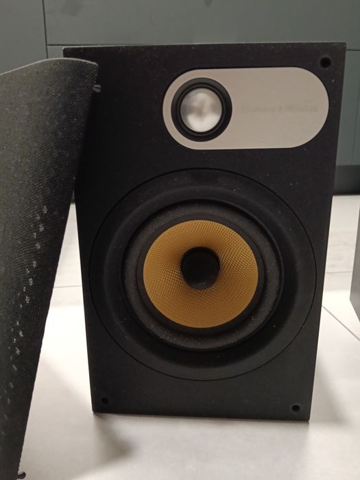 Bowers &Wilkins 686 kolumny podstawkowe