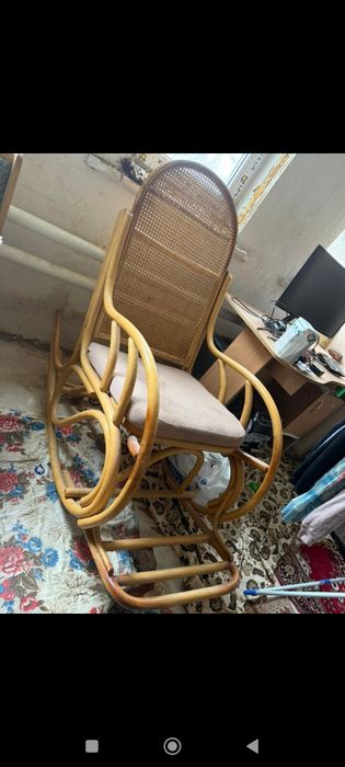 Винтажное кресло-качалка из ротанга / деревянное кресло качалка