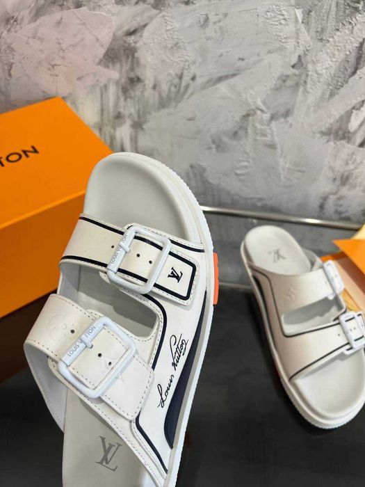 Louis Vuitton Buty, sandaly klapki, skora 180218