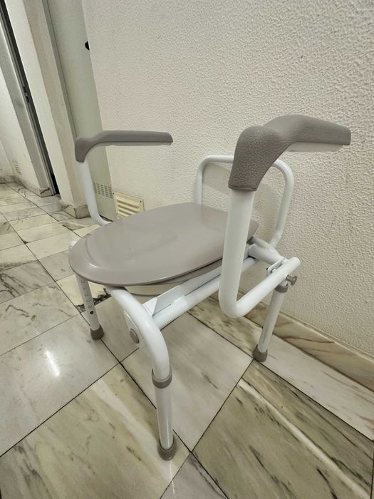 Cadeira Sanitária Izzo Invacare - Nova!