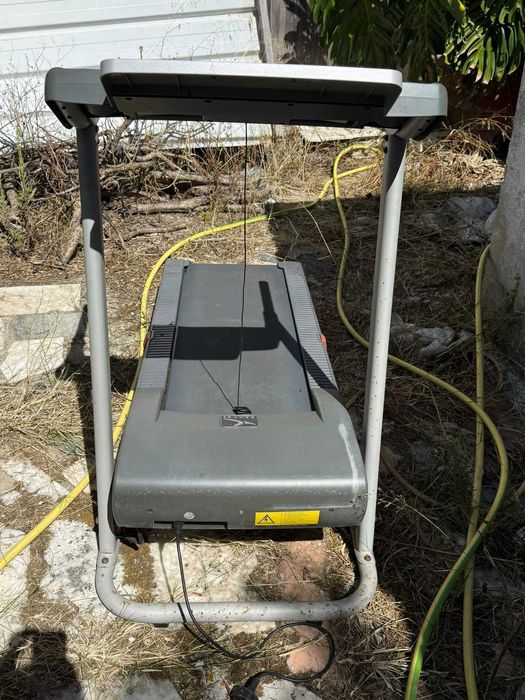 Passadeira Domyos TC 270 – 13km/h, inclinável e dobrável