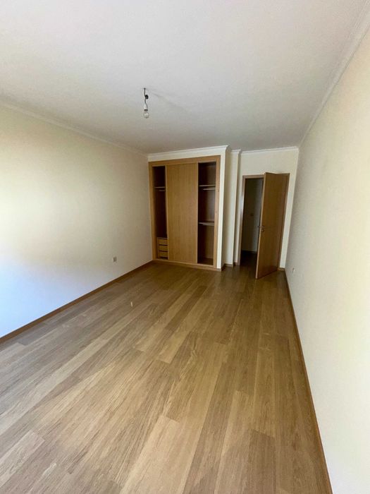 Arrenda-se T3 com Garagem / 150m2 em pleno centro de Bragança