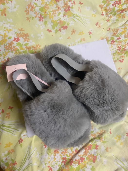 Тапочки на підошві хутряні