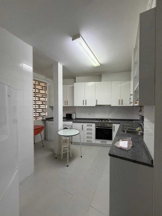 Arrenda-se APARTAMENTO T4-Castelo Branco