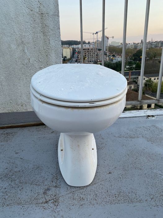 Sanita branca com tampo