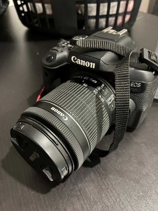 Canon 750D imaculada com lens 18-55mm e extras