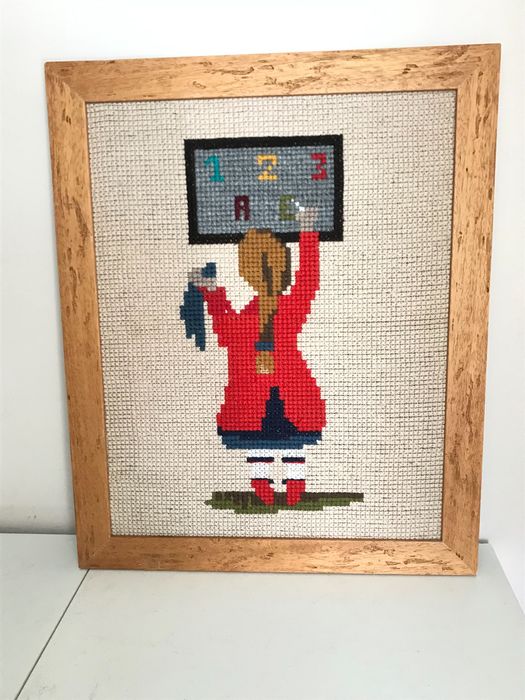 Quadro Ponto de Cruz Menina na Escola