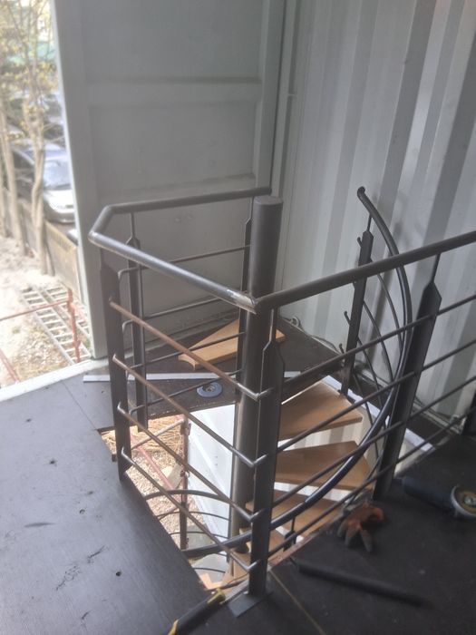 Schody krecone stalowe