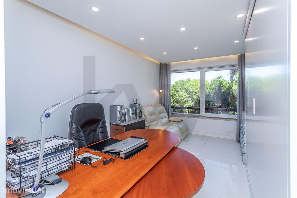 Apartamento T4 |  Parque dos Poetas l Terraço  com 50m2 e Box com  2 l