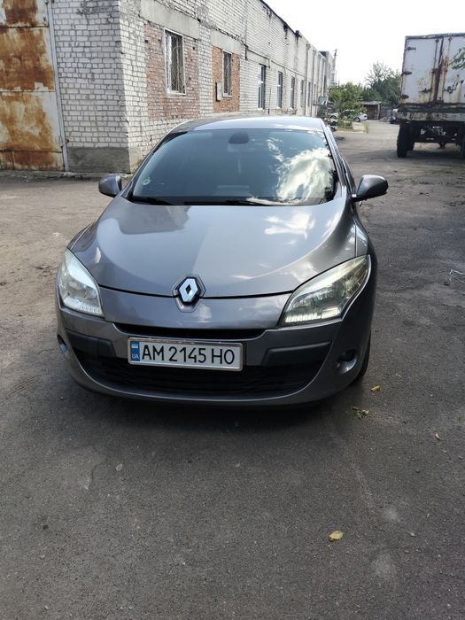 Продам меган3 в доброму  стані.Другий власник в Україні.2010 рік 1.5 дизель Вся інформація по телефону