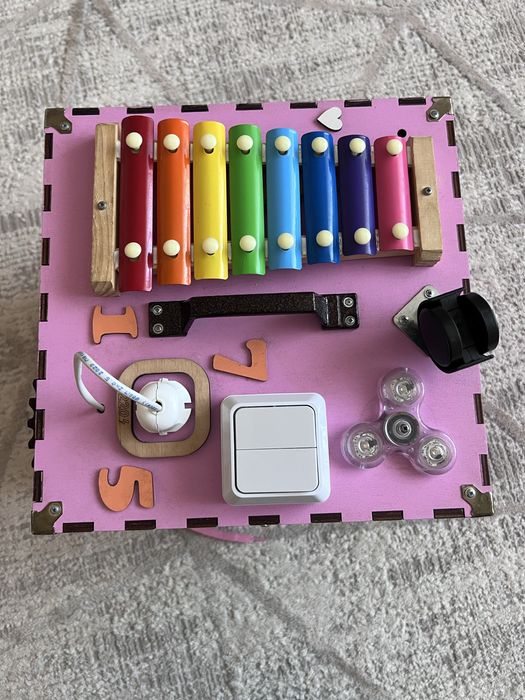 Бізі куб для дівчинки