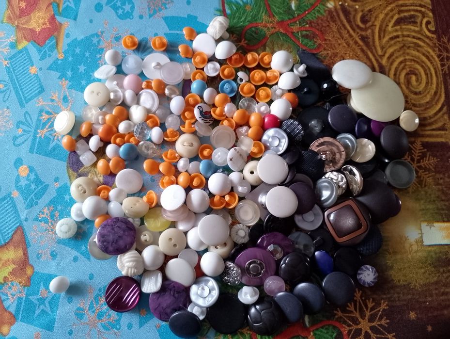 Guziki grzybki różne