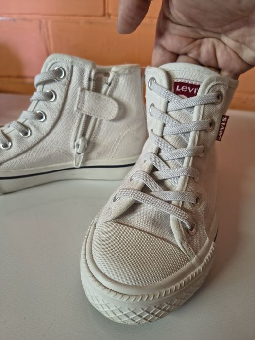 Дитячі кеди Levi's
колір білий