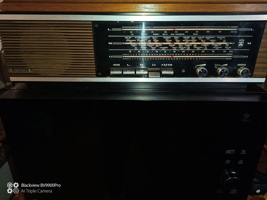 Radio da preveligiada marca Grundig em ótimas condições a funcionar com o som que todos conhecemos