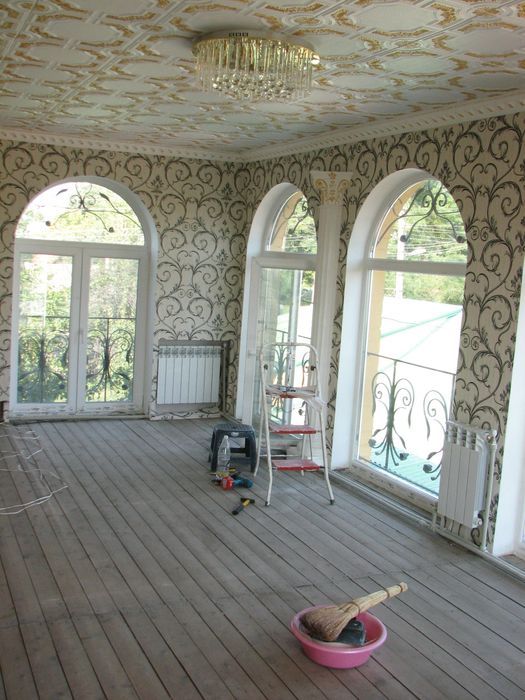 Укладка ламината, настил линолеума, ковролина плинтуса. Поклейка обоев