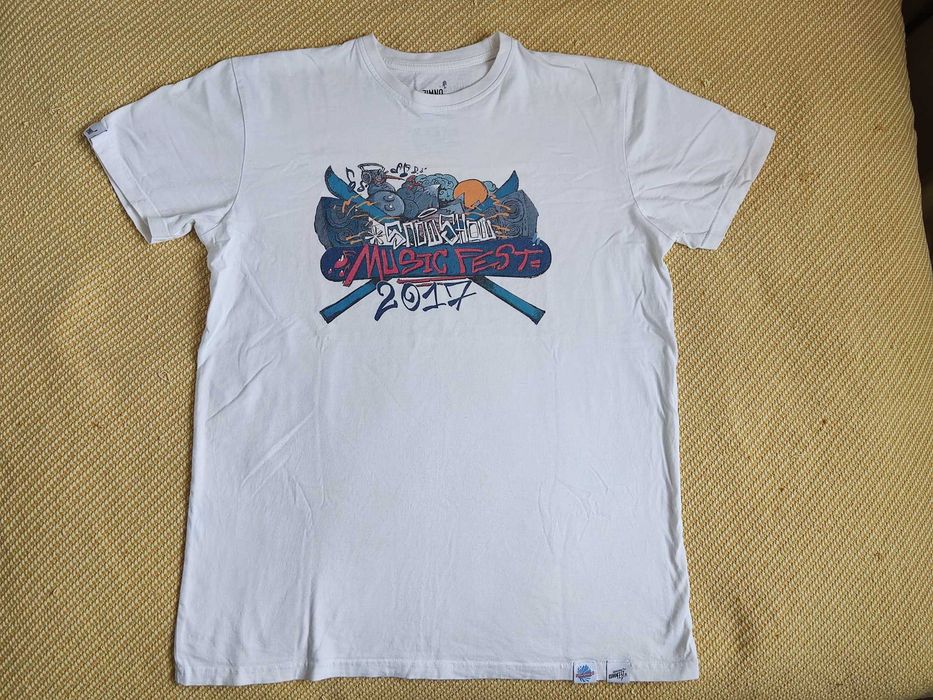 Biały T-shirt marki Zimno, rozmiar L, edycja limitowana Snow Show, stan bardzo dobry