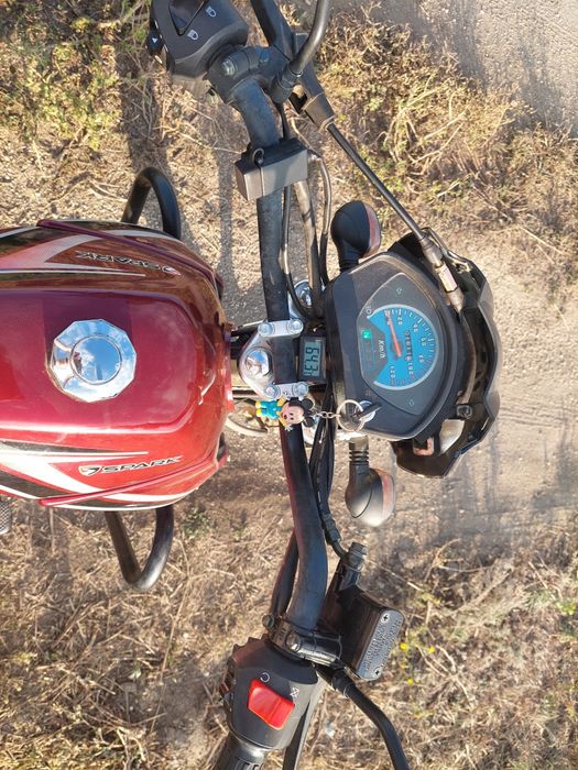 Спарк 125 красний