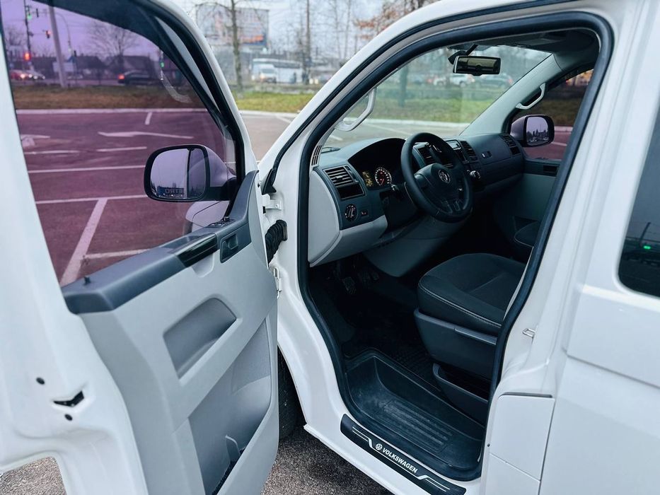 Volkswagen T5, 2.0 дизель, пасажир 9
Надійний та економний автомобіль.