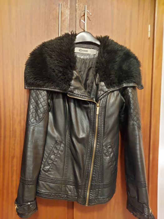 Casaco pretoda Stradivarius,  tamanho S
