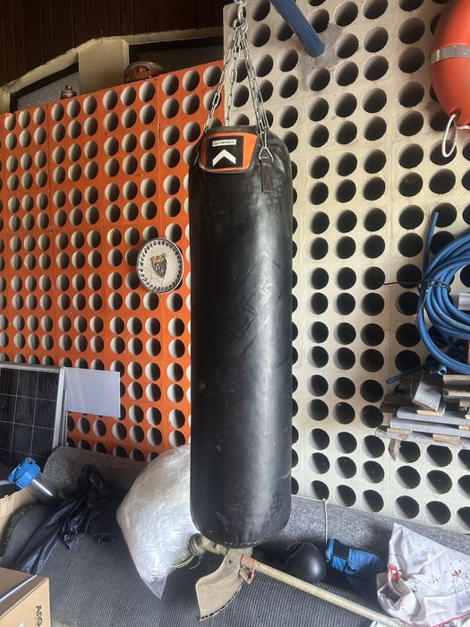 Saco de boxe sem luvas