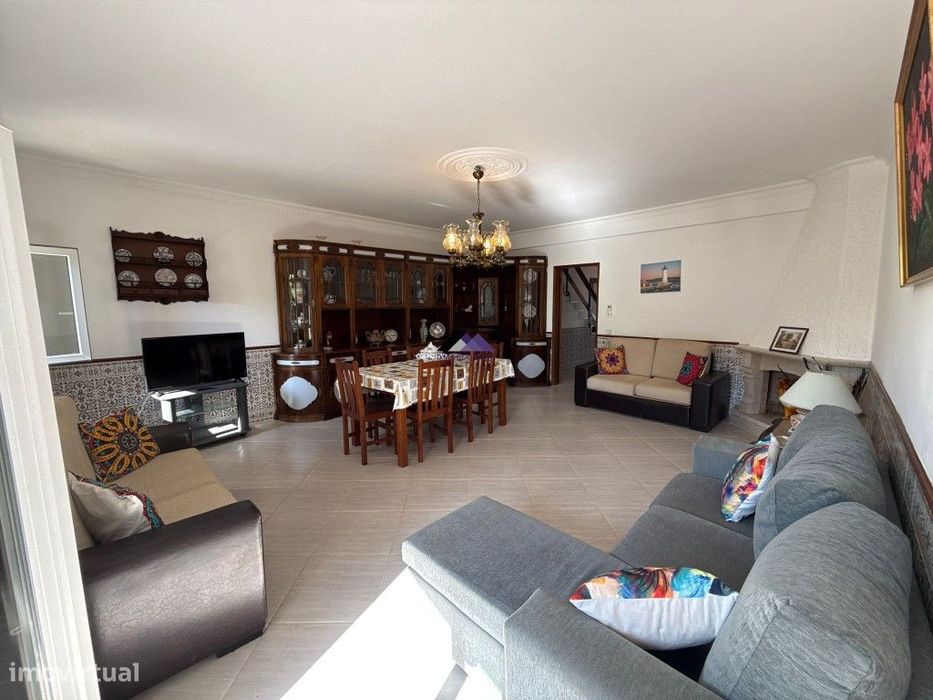 Moradia V3 com Estacionamento e Quintal