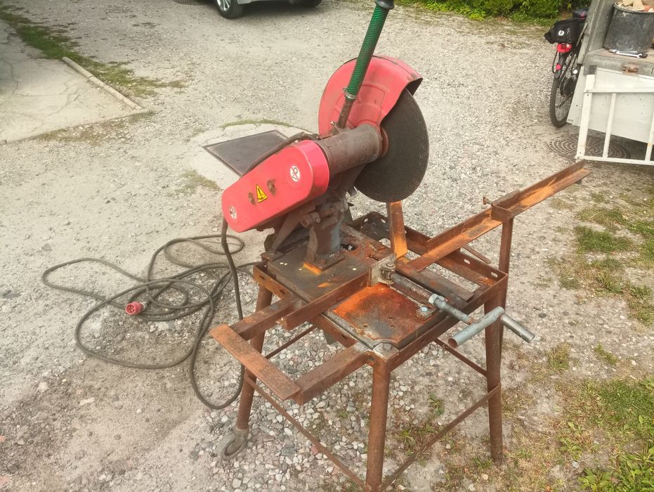 Piła do metalu stanowisko