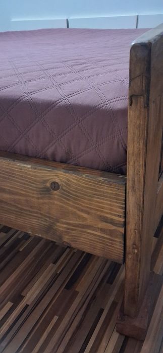 Drewniane masywne łóżko 140x200
