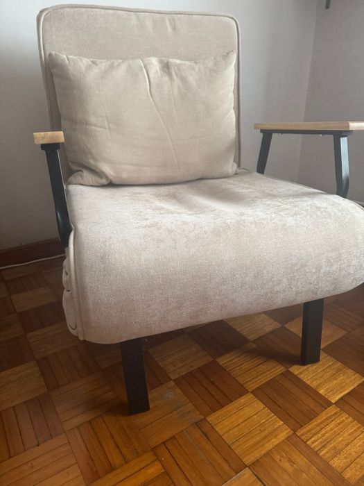 Sofá-cama branco 1,37m comprimento 60cm largura