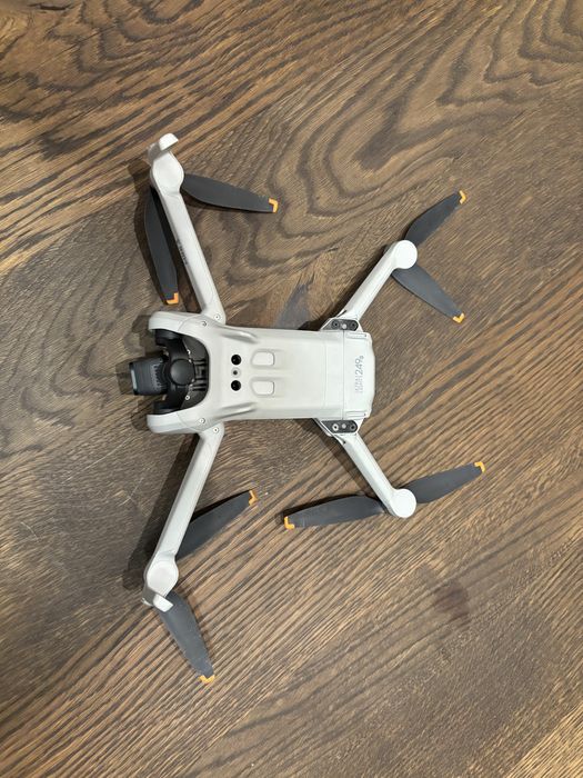 Dron dji mini 3   .