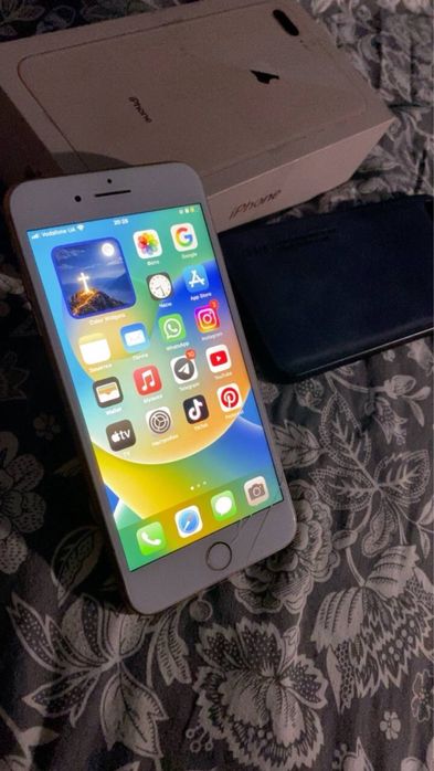 Продам айфон 8+ очены хороши