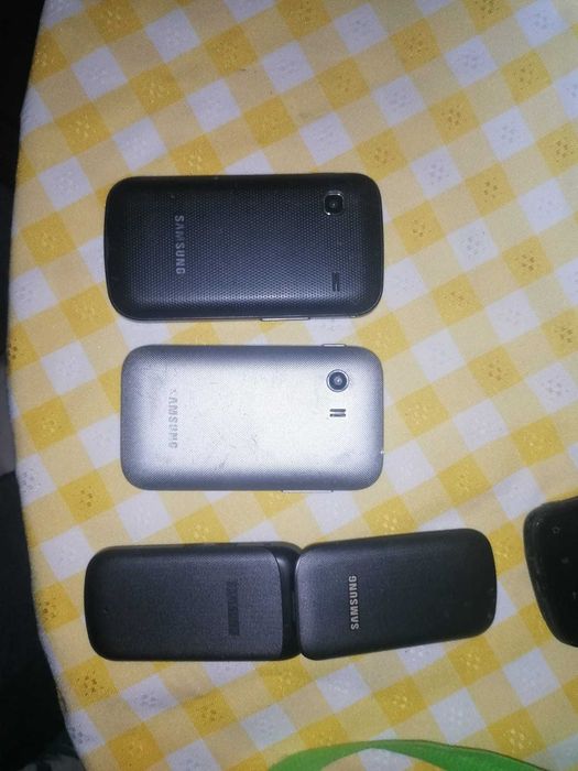 3 Samsungs antigos