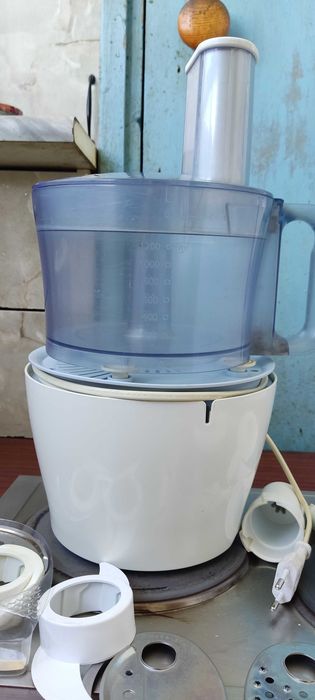 Продам кухонный комбайн Philips hr 7625