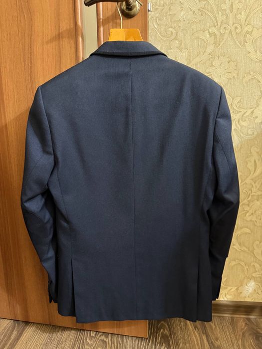 Темно-синій чоловічий піджак