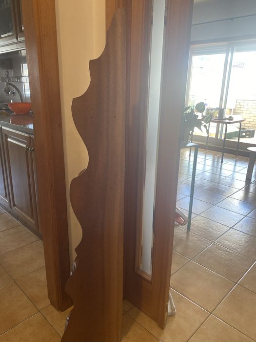 Móvel de canto em madeira