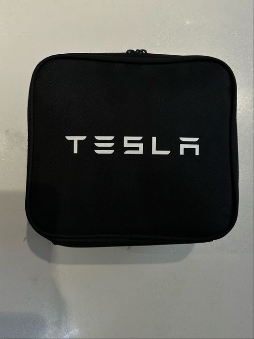 Оригінальний фаркоп Tesla Model X