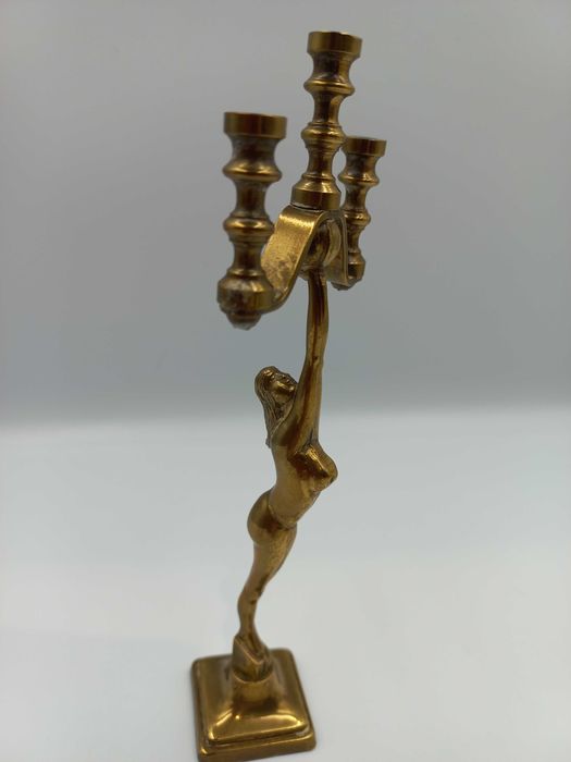 Śliczny delikatny stary mosiężny trójramienny świecznik -kobieta