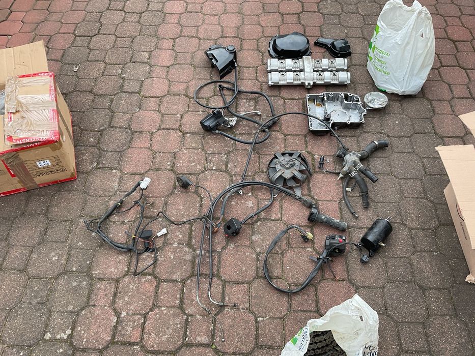 Sprzedam czacha yamaha fzs fazer 600,1998-22 i inne czesci