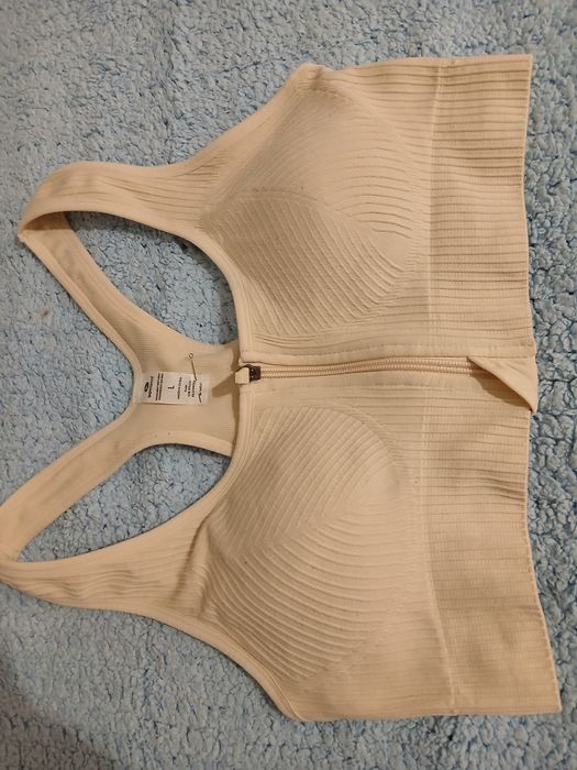 Продам  спортивный  топ