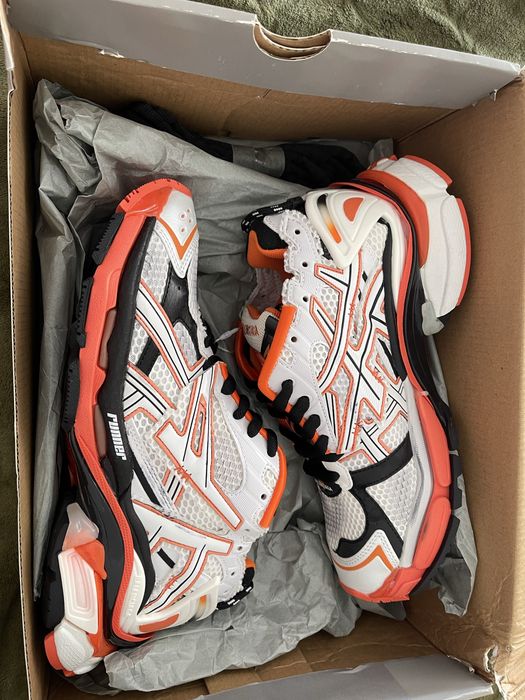 Balenciaga runner orange