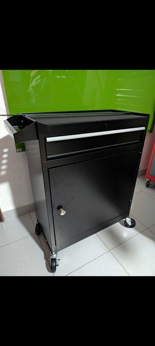 Carrinho móvel para ferramentas