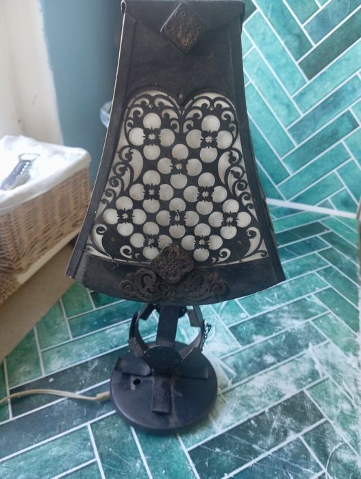 metalowa lampa stołowa „Teremok”